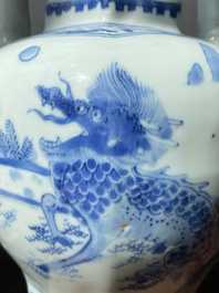 Een Chinese blauw-witte wijnkan met kylins, Transitie periode
