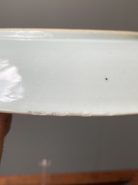 Assiette en porcelaine de Chine coquille d'oeuf &agrave; d&eacute;cor de 'Diane et Act&eacute;on' surd&eacute;cor&eacute;e aux Pays-Bas avec un texte au dos, Yongzheng