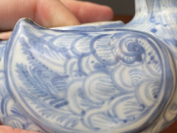 Compte-gouttes en forme de canards jumeaux en porcelaine de Chine en bleu et blanc, Ming