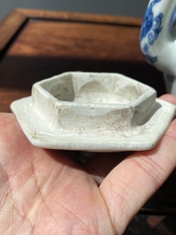Een Chinese blauw-witte wijnkan met kylins, Transitie periode