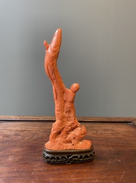 Groupe figurant Guanyin avec un gar&ccedil;on sur une fleur de lotus en corail rouge, Chine, 19/20&egrave;me