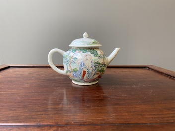 Een zeldzame Chinese famille rose theepot met erotisch decor van een Europese dame, Yongzheng