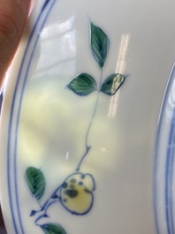 Een Chinees doucai 'sanduo' bord, Chenghua mark, Kangxi