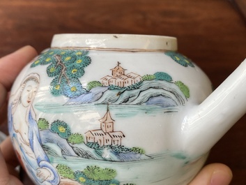 Een zeldzame Chinese famille rose theepot met erotisch decor van een Europese dame, Yongzheng