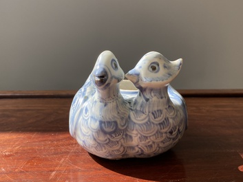 Compte-gouttes en forme de canards jumeaux en porcelaine de Chine en bleu et blanc, Ming