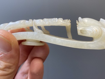 Twee Chinese riemhaken in witte jade, Qing