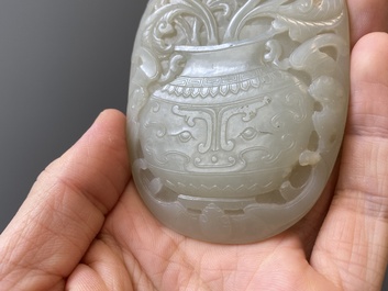 Vijf Chinese riemornamenten in witte jade, Qing