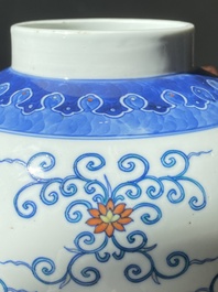 Een Chinese doucai vaas, Daoguang merk en periode