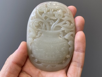 Vijf Chinese riemornamenten in witte jade, Qing
