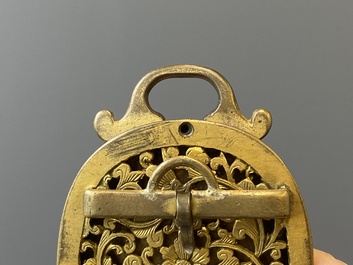 Vijf Chinese riemornamenten in witte jade, Qing