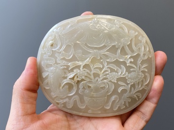 Vijf Chinese riemornamenten in witte jade, Qing
