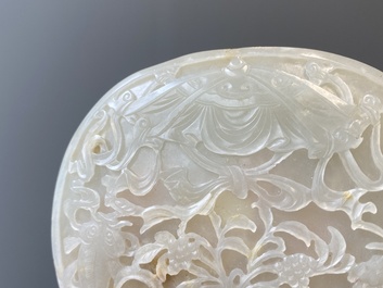 Vijf Chinese riemornamenten in witte jade, Qing
