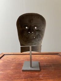 Masque de Mahakala en fonte, Tibet, 16/17&egrave;me