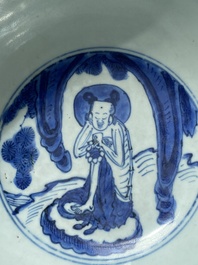 Een Chinese blauw-witte 'Acht onsterfelijken' kom, Wanli merk en periode
