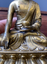 Bouddha de M&eacute;decine ou Bhaishajyaguru en bronze dor&eacute;, Sino-Tibet, 16&egrave;me