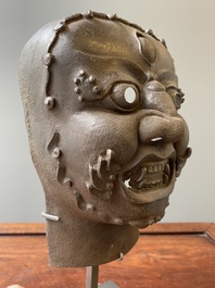 Masque de Mahakala en fonte, Tibet, 16/17&egrave;me