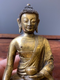 Bouddha de M&eacute;decine ou Bhaishajyaguru en bronze dor&eacute;, Sino-Tibet, 16&egrave;me