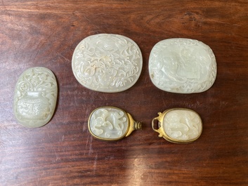 Vijf Chinese riemornamenten in witte jade, Qing