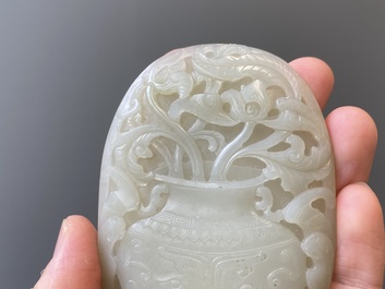Vijf Chinese riemornamenten in witte jade, Qing