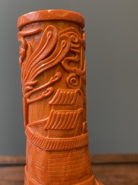 Vase de forme bouteille en verre de P&eacute;kin en rouge de corail, marque et probablement &eacute;poque de Daoguang