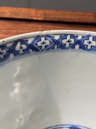 Een Chinese blauw-witte 'Acht onsterfelijken' kom, Wanli merk en periode