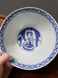 Een Chinese blauw-witte 'Acht onsterfelijken' kom, Wanli merk en periode