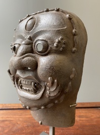 Masque de Mahakala en fonte, Tibet, 16/17&egrave;me