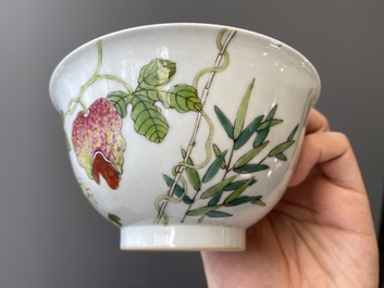 Paire de bols en porcelaine de Chine famille rose &agrave; d&eacute;cor de poires de baumier, marque et &eacute;poque de Daoguang
