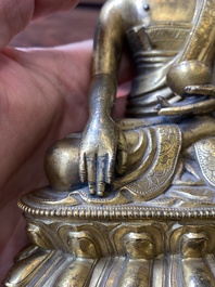 Bouddha de M&eacute;decine ou Bhaishajyaguru en bronze dor&eacute;, Sino-Tibet, 16&egrave;me