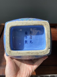 Vase de forme 'fanghu' en porcelaine de Chine famille rose sur fond bleu, marque et &eacute;poque de Guangxu