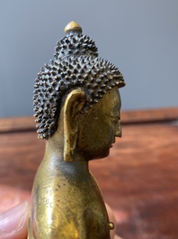 Bouddha de M&eacute;decine ou Bhaishajyaguru en bronze dor&eacute;, Sino-Tibet, 16&egrave;me