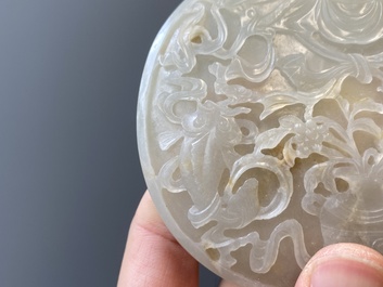 Vijf Chinese riemornamenten in witte jade, Qing