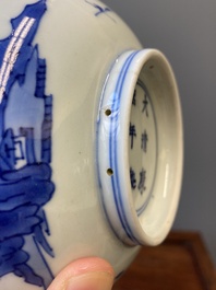 Coupe en porcelaine de Chine en bleu et blanc, marque et &eacute;poque de Kangxi