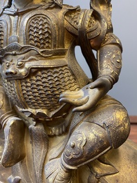 Statuette de Vaishravana sur son lion bouddhiste en bronze dor&eacute;, Sino-Tibet, probablement 17&egrave;me