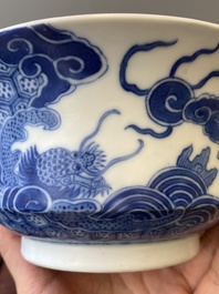 Bol couvert en porcelaine de Chine 'Bleu de Hue' pour le Vietnam, marque d'un dragon pour la p&eacute;riode Thiệu Trị (1840-1847)