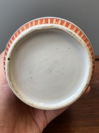 Een Chinese ijzerrode rouleau vaas, gesigneerd Xi Yi 西逸, Kangxi