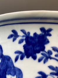 Een zeldzame grote Chinese blauw-witte kom met '100 jongens', Jiajing merk en periode