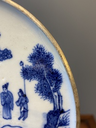 Een zeldzame Chinese blauw-witte 'Bleu de Hue' theeschotel voor het dokterspaviljoen in het paleis van Hue, 御醫正記 zegelmerk, midden 19e eeuw