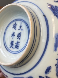 Een Chinese blauw-witte 'Acht onsterfelijken' kom, Jiajing merk en periode