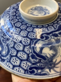 Bol couvert en porcelaine de Chine 'Bleu de Hue' pour le Vietnam, marque d'un dragon pour la p&eacute;riode Thiệu Trị (1840-1847)