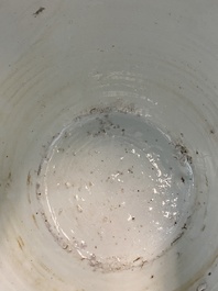 Een grote Chinese blauw-witte vaas met lotusslingers, Ming