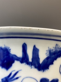 Een zeldzame grote Chinese blauw-witte kom met '100 jongens', Jiajing merk en periode