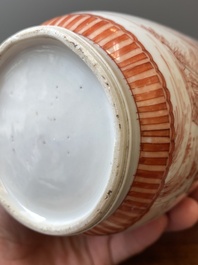 Een Chinese ijzerrode rouleau vaas, gesigneerd Xi Yi 西逸, Kangxi