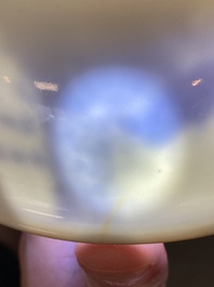 Rare coupe en porcelaine de Chine en bleu et blanc &agrave; d&eacute;cor d'une sc&egrave;ne du 'Xi Xiang Yi', &eacute;poque Transition