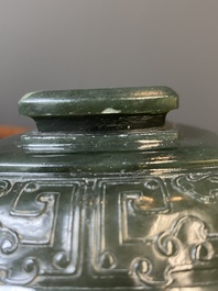 R&eacute;cipient alimentaire rituel couvert de type Fu 簠 en jade vert &eacute;pinard, 18/19&egrave;me