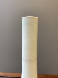 Vase de forme bouteille en porcelaine de Chine &agrave; d&eacute;cor de qilins en rouge de cuivre, Qianlong