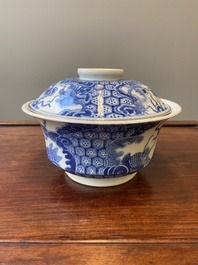 Bol couvert en porcelaine de Chine 'Bleu de Hue' pour le Vietnam, marque d'un dragon pour la p&eacute;riode Thiệu Trị (1840-1847)