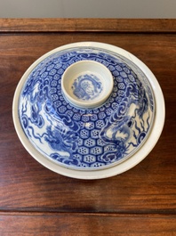 Bol couvert en porcelaine de Chine 'Bleu de Hue' pour le Vietnam, marque d'un dragon pour la p&eacute;riode Thiệu Trị (1840-1847)