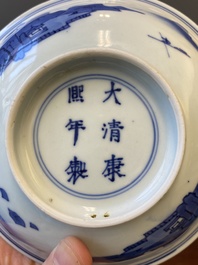Coupe en porcelaine de Chine en bleu et blanc, marque et &eacute;poque de Kangxi