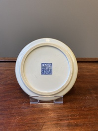 Een zeldzame Chinese blauw-witte 'Bleu de Hue' theeschotel voor het dokterspaviljoen in het paleis van Hue, 御醫正記 zegelmerk, midden 19e eeuw